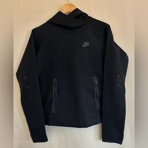 Nike Red Label Black Tech Fleece 69% Cotton 31% Polyester. Size: M. Light wear